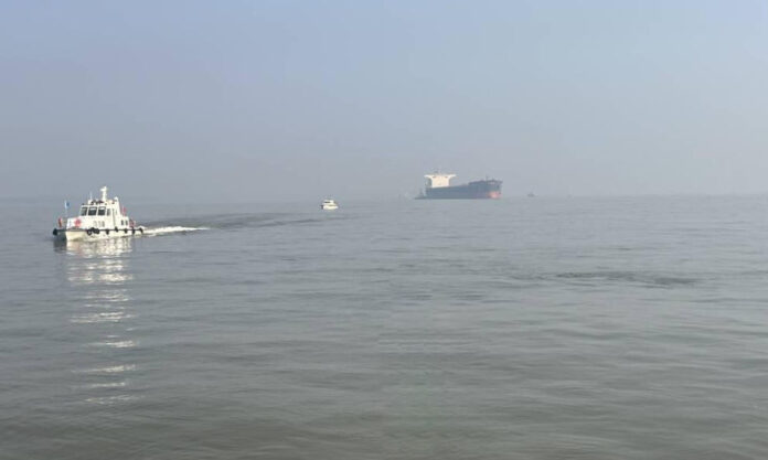 The Nanjinger - Zhenjiang Tests Emergency Anchoring of Cape Class Ship