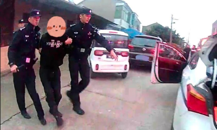 The Nanjinger - Drunk Threatens Funeral Goers with Watermelon Knife in Zhenjiang