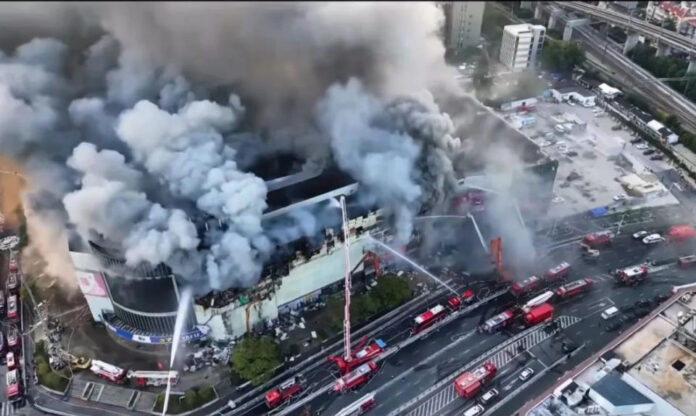 The Nanjinger - Massive Nanjing Mall Burnt Down because of Electromagentic Cooker