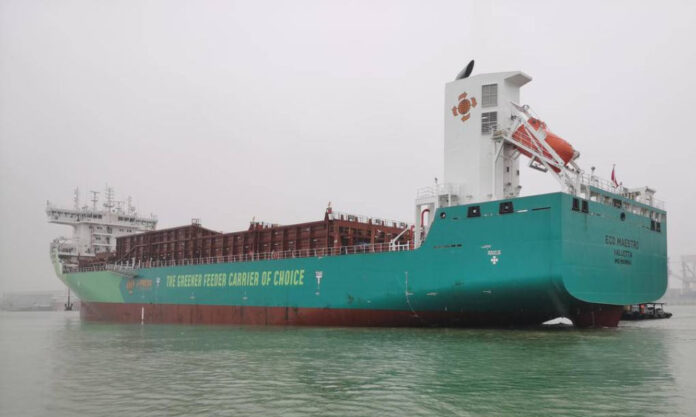 The Nanjinger - 1st Methanol Dual Fuel Container Ship Built in China Goes on Trial Voyage
