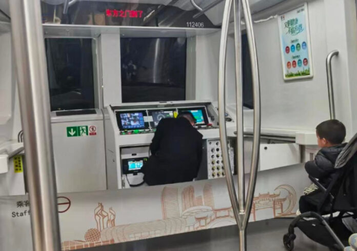 The Nanjinger - Confusion over Driver or No Driver on Suzhou Metro Goes Viral