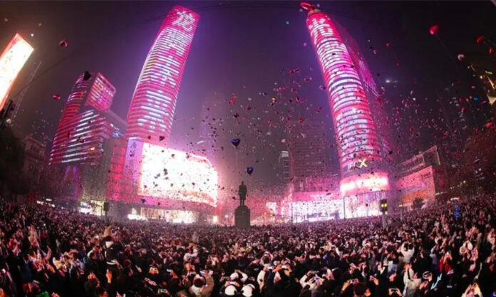 The Nanjinger - Crowds take to Streets in Nanjing for Biggest New Year Celebration Ever!