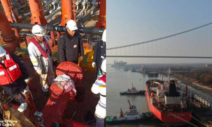 The Nanjinger - Disaster Averted after Ship Docked in Nanjing Leaks Methanol
