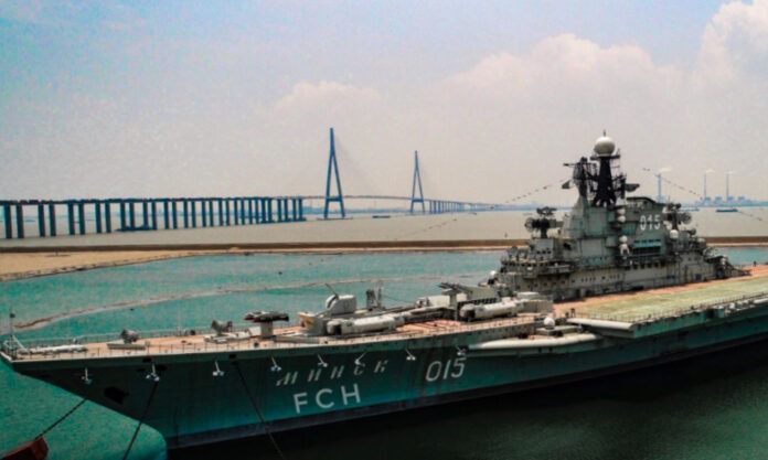 The Nanjinger - Minsk Aircraft Carrier Refit as Theme Park back on Track in Nantong