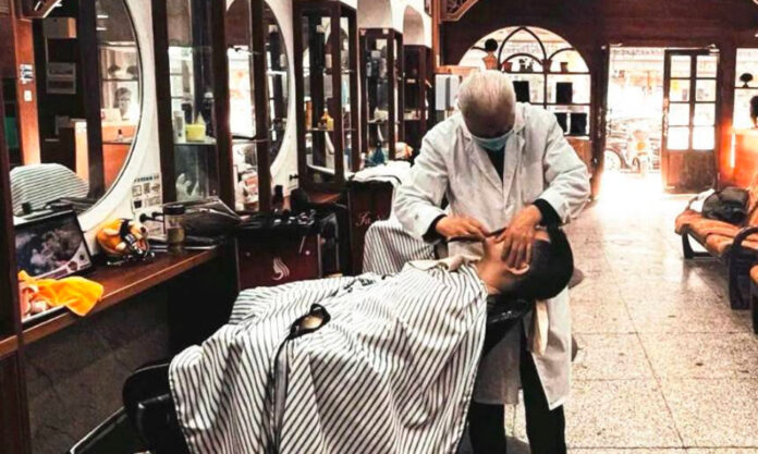 The Nanjinger - Popularity of Yangzhou Barber Shop Surges after Shanghai TV Show Appearance