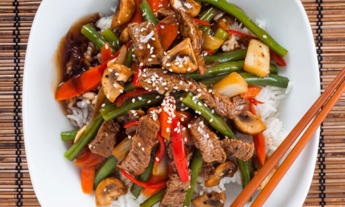 The Nanjinger - Cooking Chinese; 葱椒椒炒牛肉 Stir Fried Beef with Spring Onions, Peppers & Chilli
