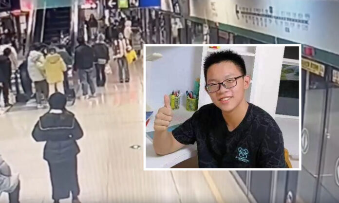 The Nanjinger - High Schooler Hits “Emergency Stop” after Woman Falls Down Nanjing Metro Escalator