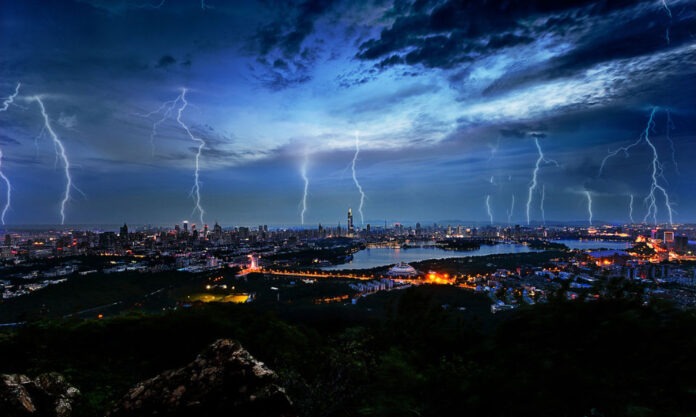 The Nanjinger - Nanjing Hit by 3,000 Lightning Strikes in 15 Hours on Night of 20 February