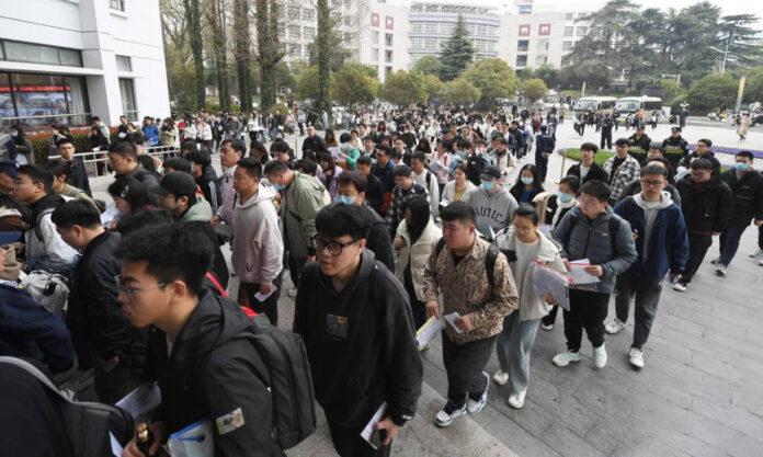 The Nanjinger - 302,000 Take 2024 Test for 5,900 Civil Servant Positions in Jiangsu