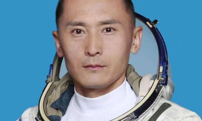 The Nanjinger - Astronaut Returns to Hometown in Xuzhou for 1st Time after Mission in Space