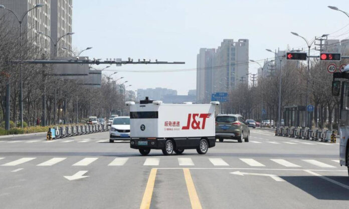 The Nanjinger - Driverless Courier Truck Appears on Streets of Lianyungang