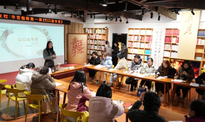 The Nanjinger - Learning at Night is New Nightlife for Young People in Nanjing