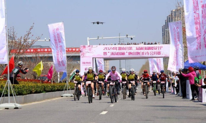 The Nanjinger - 300 from Home & Abroad Take Part in Mountain Bike Open in Lianyungang