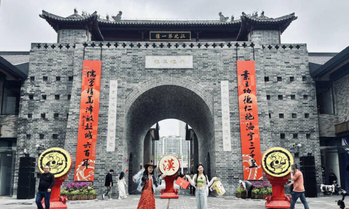 The Nanjinger - All New Xuzhou Confucian Temple Opens for Business in Time for May Day Holiday