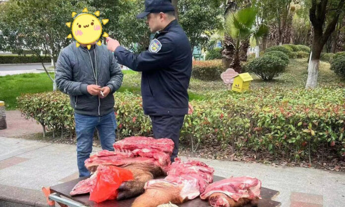 The Nanjinger - Banned! Suzhou Cracks down on Mobile Pork Stalls Selling Wild Pig & Earth Pig