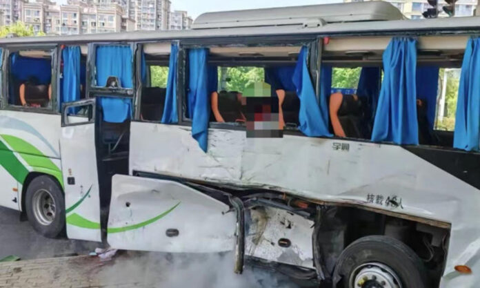 The Nanjinger - 8 Injured, 1 Critical, 1 Serious, in Nantong as Dump Truck Collides with Bus