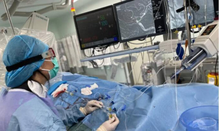 The Nanjinger - Doctors in Zhenjiang Save Woman who had Cerebral Aneurysm at Roadside