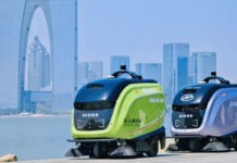 The Nanjinger - Driverless Road Sweepers Spend Holiday Cleaning Jinji Lakeside in Suzhou