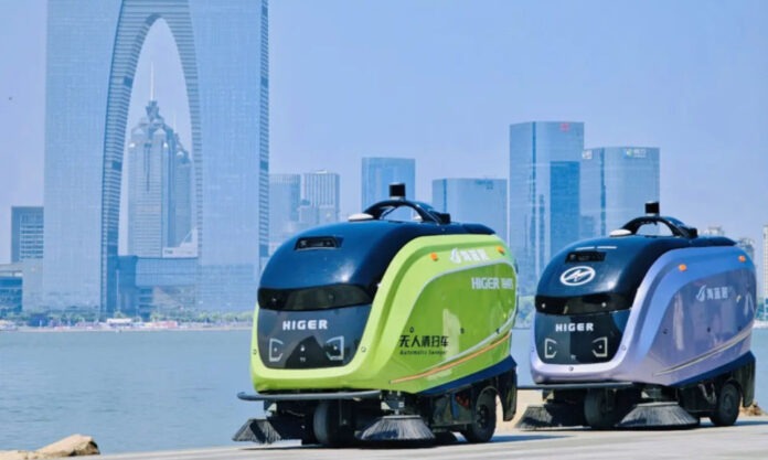 The Nanjinger - Driverless Road Sweepers Spend Holiday Cleaning Jinji Lakeside in Suzhou