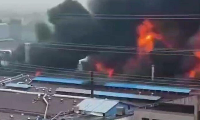 The Nanjinger - Enormous Fire Engulfs Factory in Suzhou; Miracle no one was Trapped