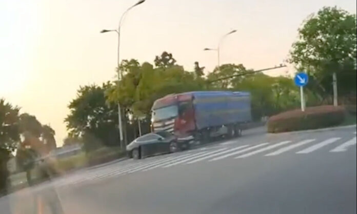 The Nanjinger - Truck Shunts Car Sideways at Speed along Highway in Nantong