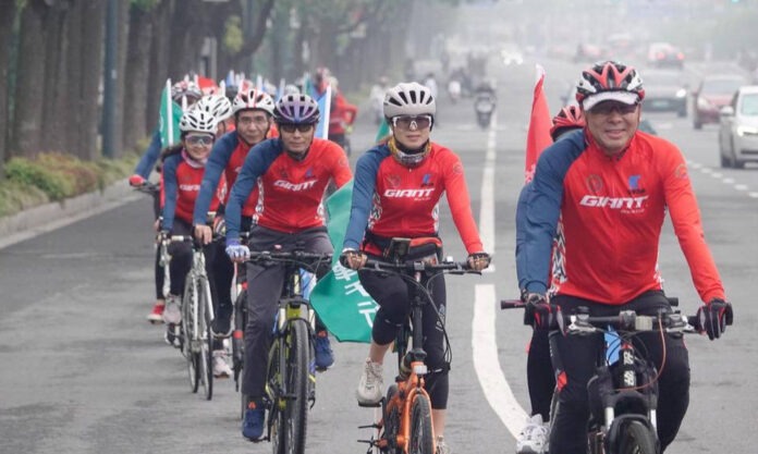 The Nanjinger - Lawyers on Bicyles Sow Seeds of Legal Knowledge along the way in Yangzhou