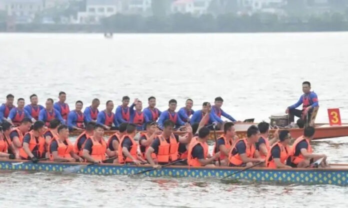 The Nanjinger - Nanjing PSB Team Wins National Dragon Boat Race; No Need to Swim Home