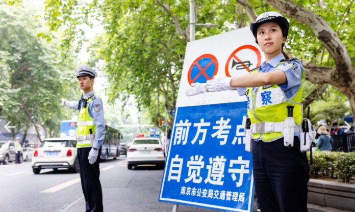 The Nanjinger - Uni Entrance Exams and Dragon Boat Together; Traffic Chaos Predicted in Nanjing
