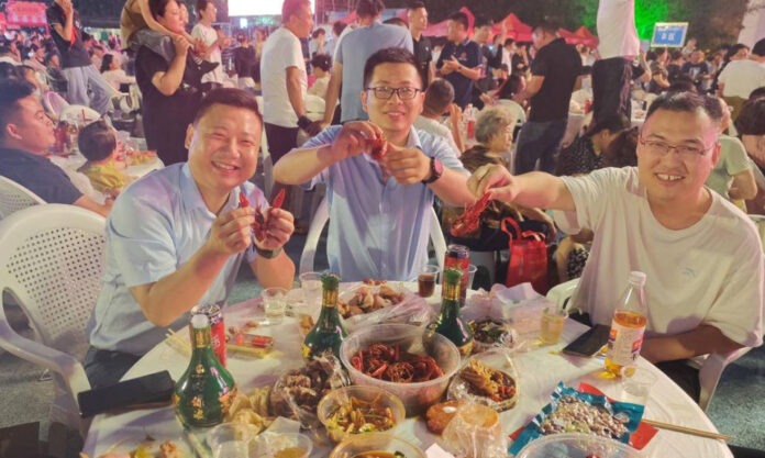 The Nanjinger - Up to 10,000 Diners at once as Crayfish Festival Kicks off in Huai’an!