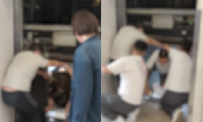 The Nanjinger - 10 Trapped in Lift in Hospital in Xuzhou