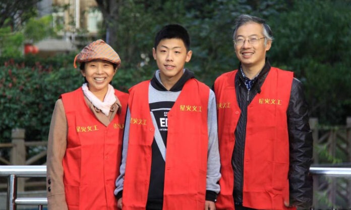 The Nanjinger - 3 of 38 “10 Star Charity Volunteers” in Xuzhou are from the Same Family!