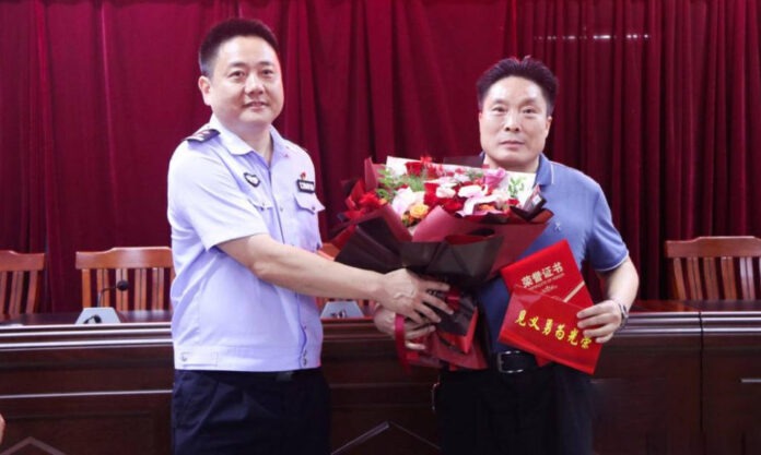 The Nanjinger - Man with 9 Steel Pins in Ankle Saves Woman from Suicide in Taizhou