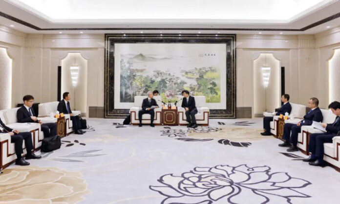 The Nanjinger - Visiting CEO & Chairman of Seiko Meets with Suzhou Party Secretary