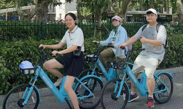 The Nanjinger - 250 Hydrogen Powered Bikes are Latest Attraction at Sun Yat-sen Mausoleum