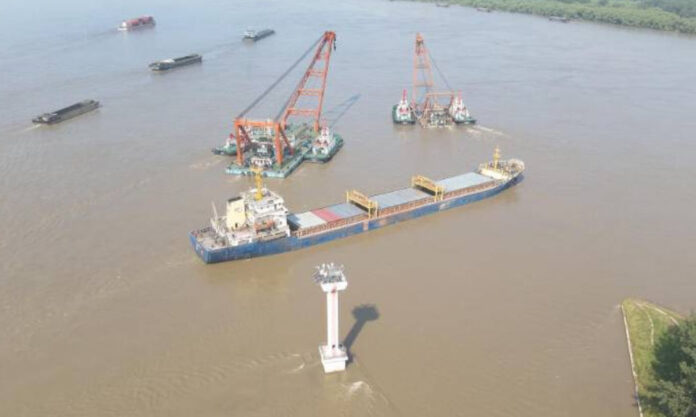 The Nanjinger - Crew Oversight Blamed for Ocean Going Ship Running Aground in Nanjing