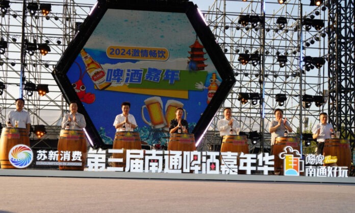 The Nanjinger - Drinking & Dating Hand in Hand at 3rd Nantong Beer Carnival