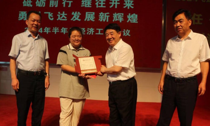 The Nanjinger - Poor Zhenjiang Farm Girl Admitted to Peking University; Receives ¥10,000 Scholarship