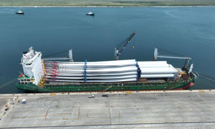 The Nanjinger - Wind Turbines Set Sail from Nantong to City of the Future in Saudi Arabia