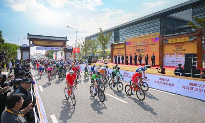 The Nanjinger - 131 International Riders Compete in Taihu Lake International Road Cycling Race