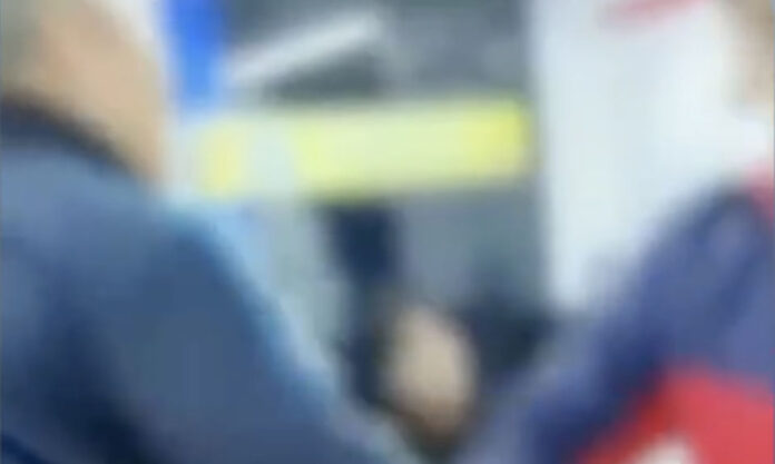 The Nanjinger - Elderly Man Pulls Pregnant Women from Her Seat on Nanjing Metro to Sit down