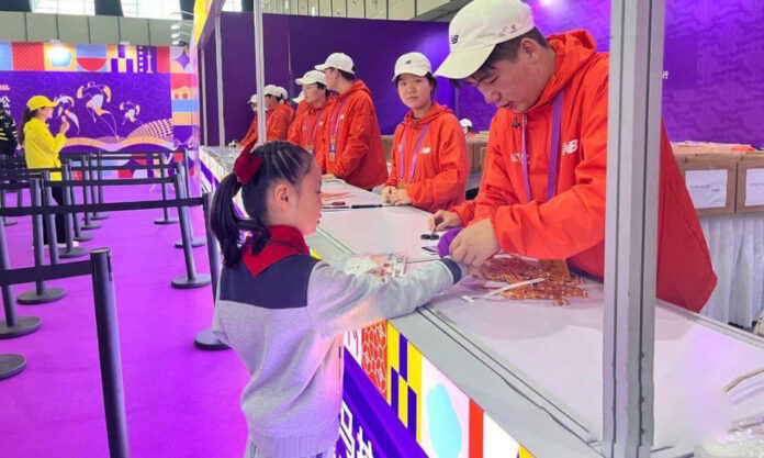 The Nanjinger - 8 Year Old Girl is Youngest to Run in this Year’s Nanjing Marathon