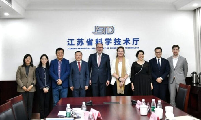 The Nanjinger - Dutch Deputy Governor of North Brabant Visits Jiangsu Department of Sci & Tech