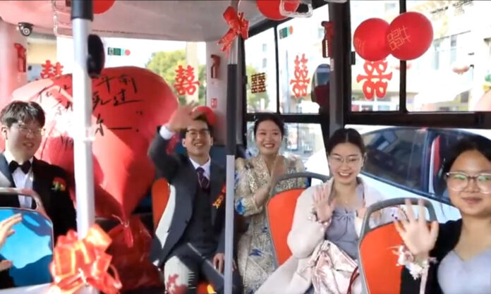 The Nanjinger - Next Stop, Happiness! Couple in Suqian Hire Public Pus as Wedding Car