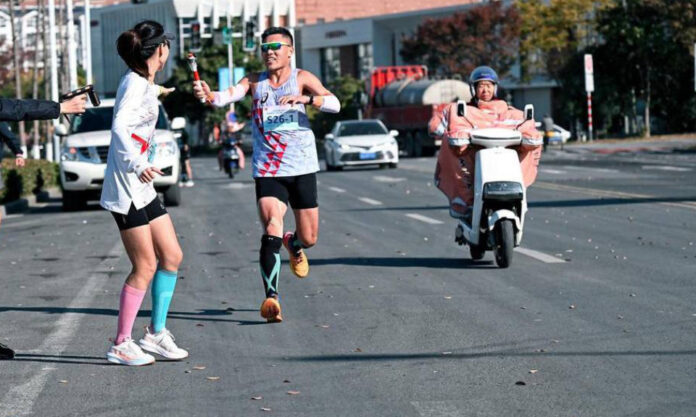 The Nanjinger - Runners Come from all Around for 100 KM Relay Race in Nanjing