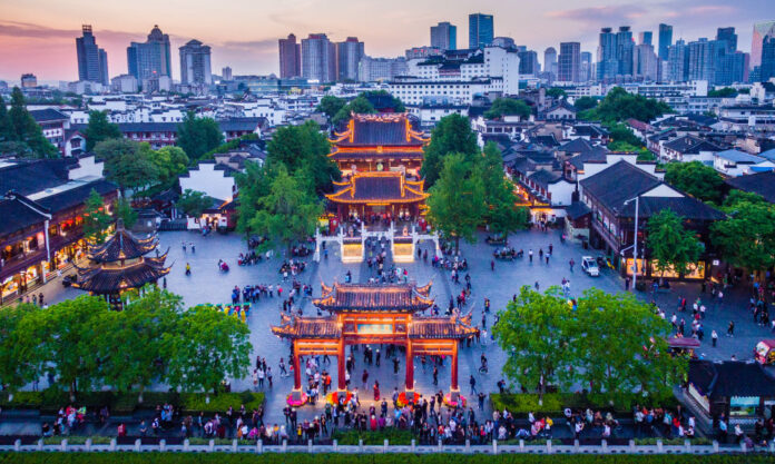 The Nanjinger - Watch out for Traffic Control Assisting Nanjing Marathon on 17 November