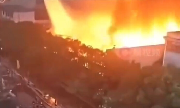 The Nanjinger - ¥1 Billion Worth of Mobile Phones up in Smoke in Logistics Centre Fire in Wuxi