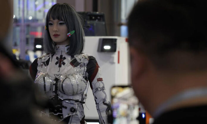 The Nanjinger - Feminine Looking Robots Described as “Hot” on Display at Nanjing Expo