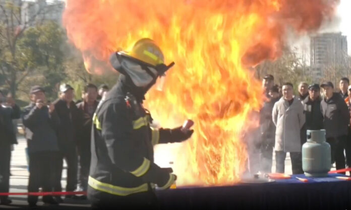 The Nanjinger - Fizzy Drinks Don’t Extinguish Compressed Gas Fires, as Yangzhou Firefighters Show us