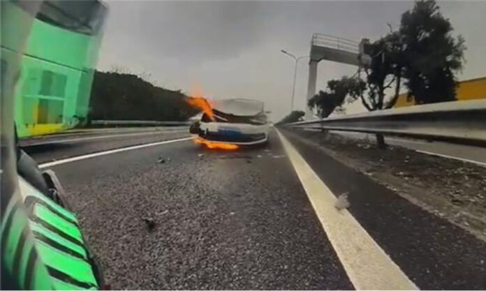 The Nanjinger - Petrol Driven Car Rear Ends NEV in Wuxi; which one Burst into Flames
