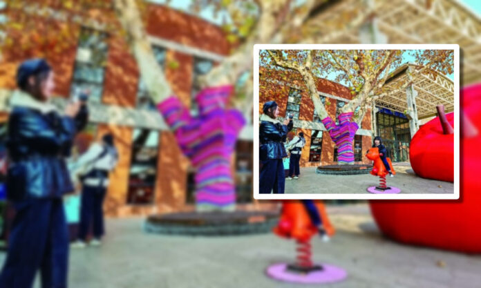 The Nanjinger - Winter Sweater for Legendary Tree in Nanjing becomes Internet Celebrity
